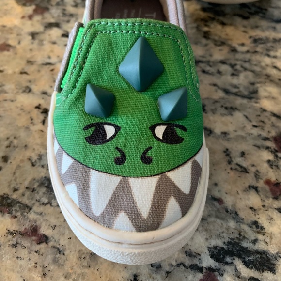 TOMS Dinosaur Slip On Shoes - Size 5T - Picture 3 of 6